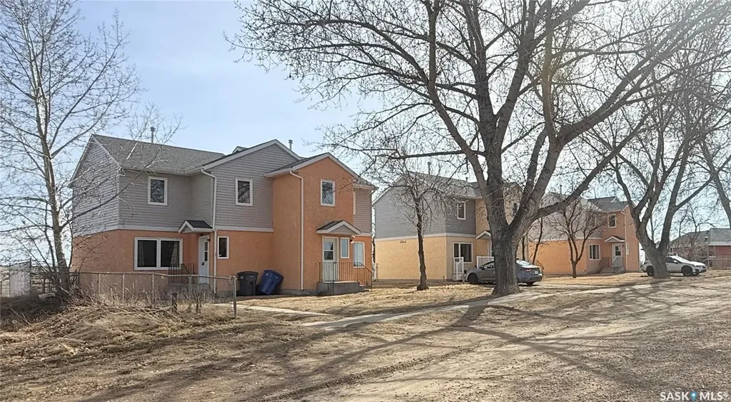 310-320 Railway Avenue W Val Marie SK S0N 2T0