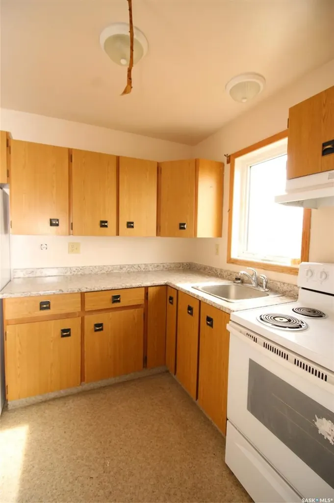 310-320 Railway Avenue W Val Marie SK S0N 2T0