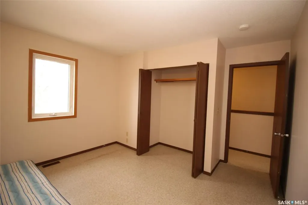 310-320 Railway Avenue W Val Marie SK S0N 2T0