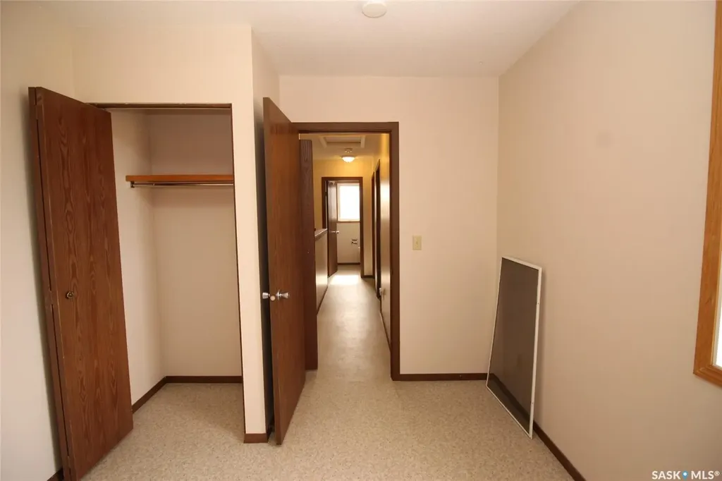 310-320 Railway Avenue W Val Marie SK S0N 2T0