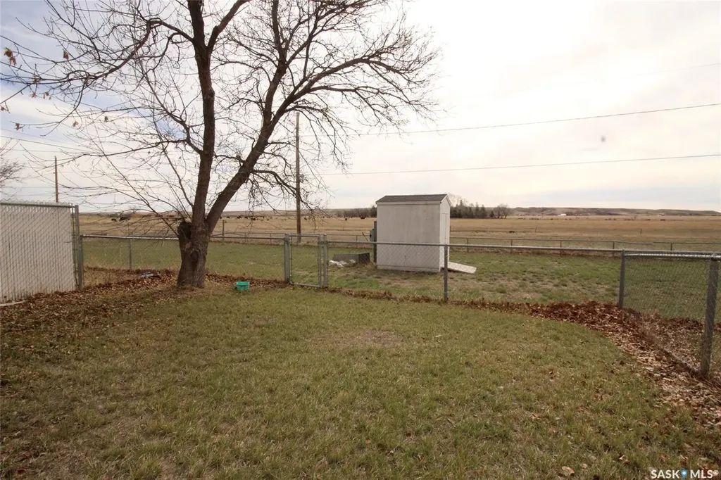 310-320 Railway Avenue W Val Marie SK S0N 2T0