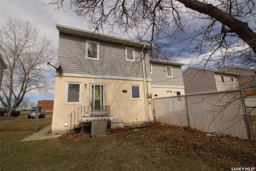 310-320 Railway Avenue W Val Marie SK S0N 2T0