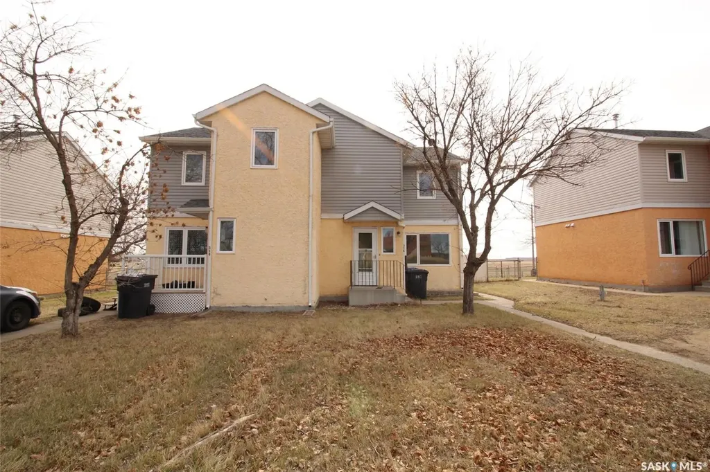 310-320 Railway Avenue W Val Marie SK S0N 2T0