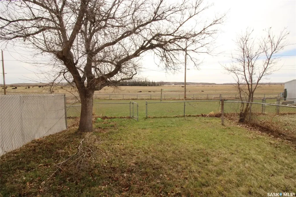 310-320 Railway Avenue W Val Marie SK S0N 2T0