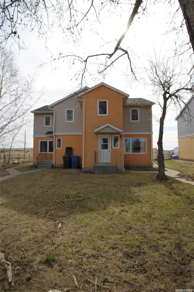 310-320 Railway Avenue W Val Marie SK S0N 2T0