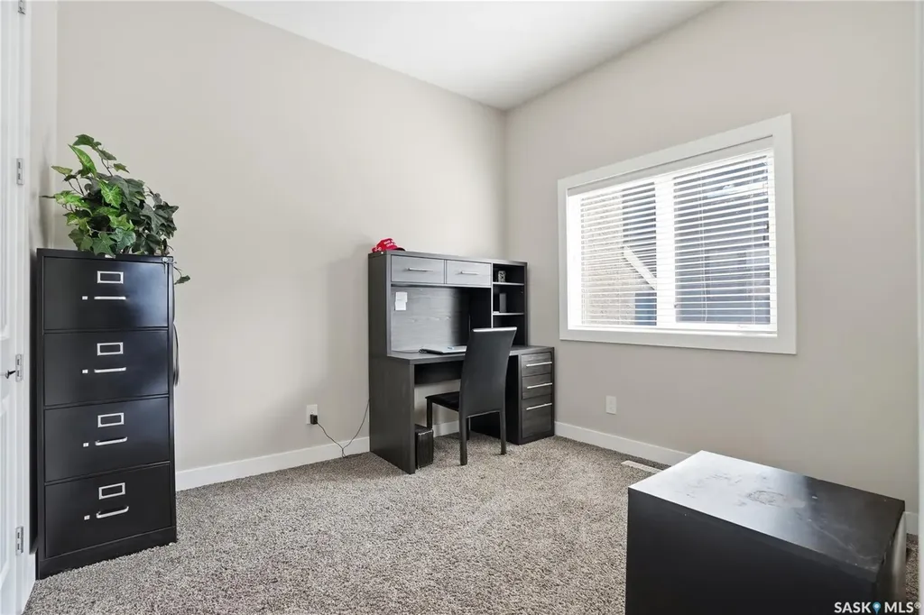 1807 Pohorecky Crescent Saskatoon SK S7W 0J2