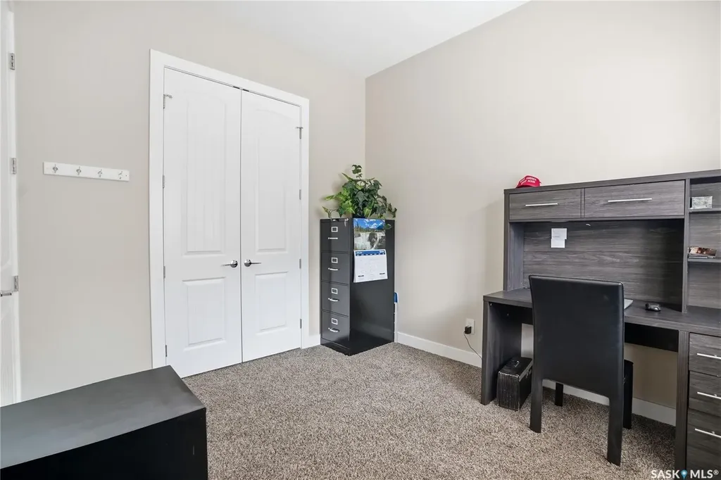 1807 Pohorecky Crescent Saskatoon SK S7W 0J2