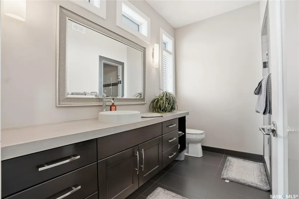 1807 Pohorecky Crescent Saskatoon SK S7W 0J2