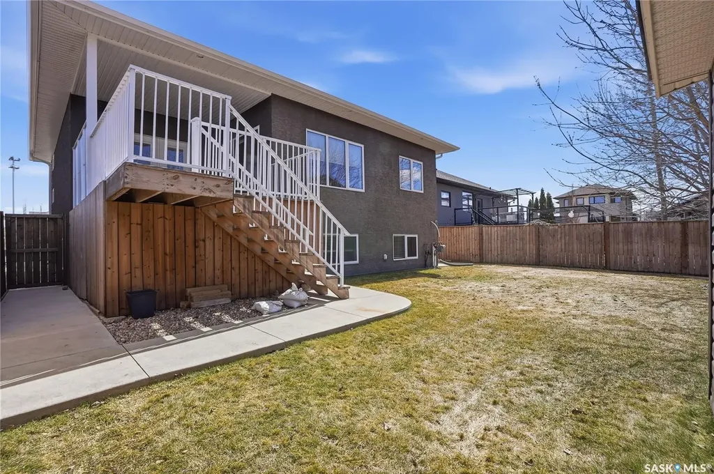 1807 Pohorecky Crescent Saskatoon SK S7W 0J2