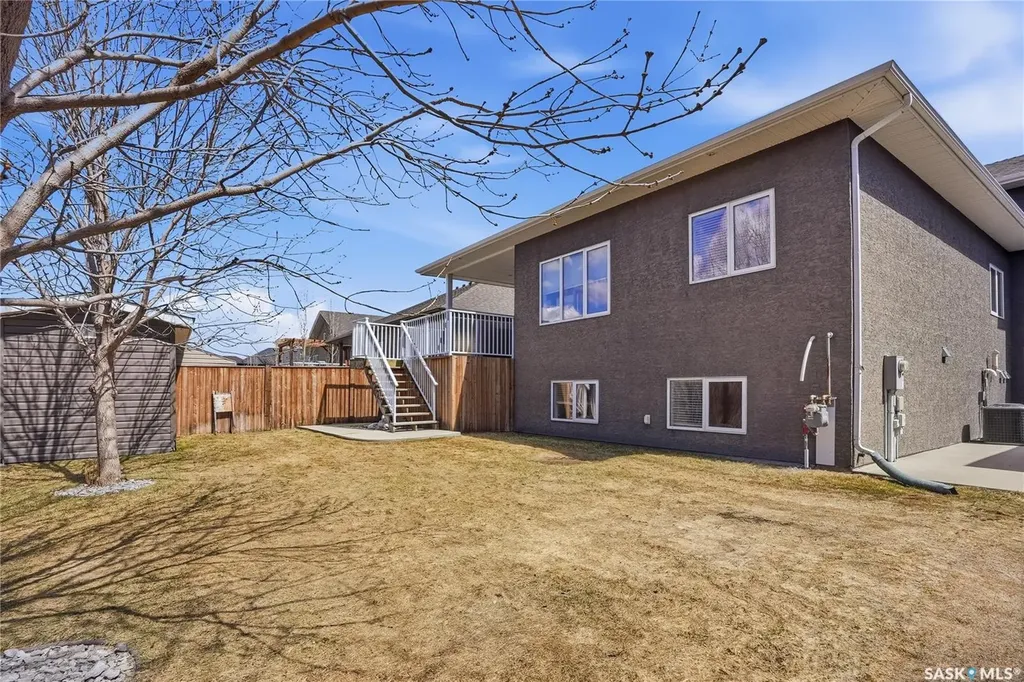1807 Pohorecky Crescent Saskatoon SK S7W 0J2