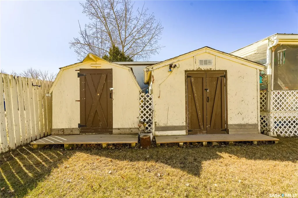 1455 9th Avenue NE Moose Jaw SK S6J 0A9
