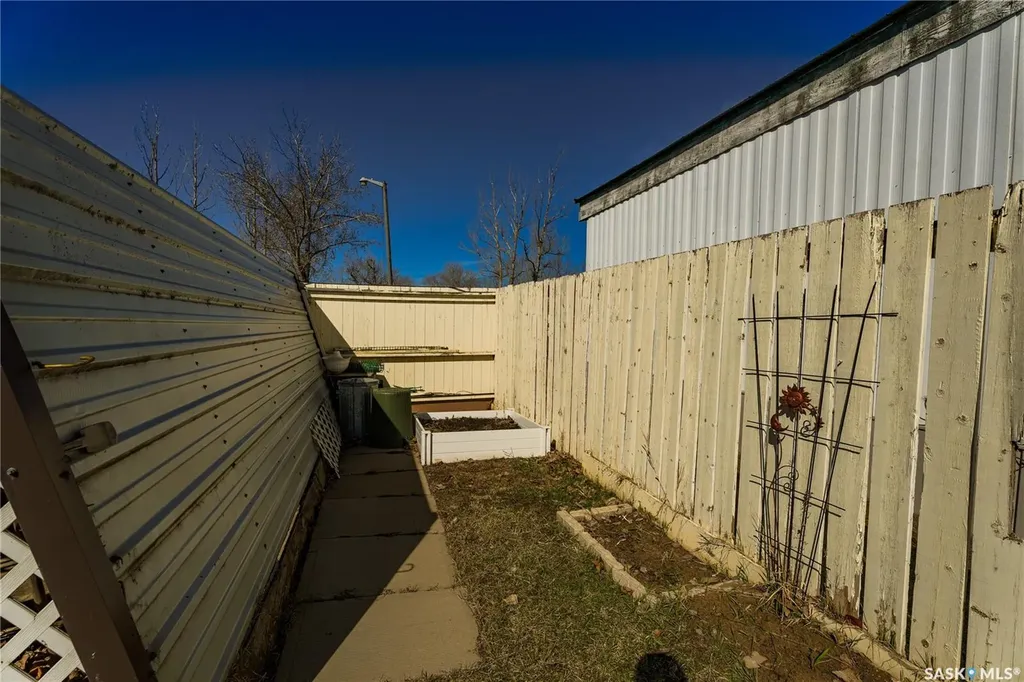 1455 9th Avenue NE Moose Jaw SK S6J 0A9