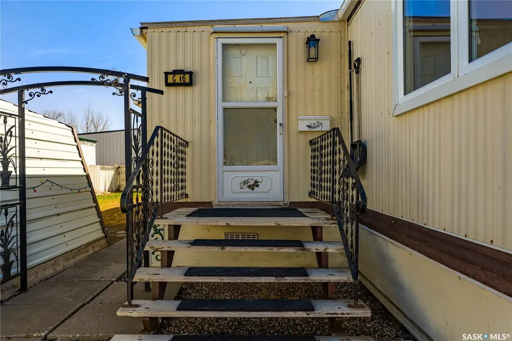 1455 9th Avenue NE Moose Jaw SK S6J 0A9
