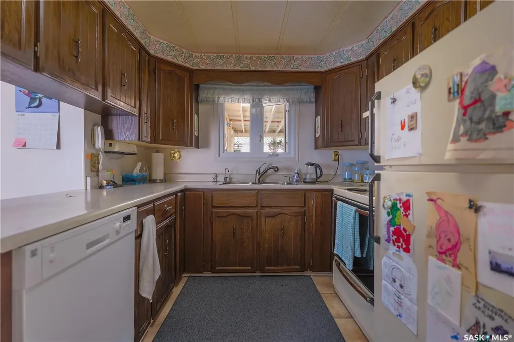 1455 9th Avenue NE Moose Jaw SK S6J 0A9