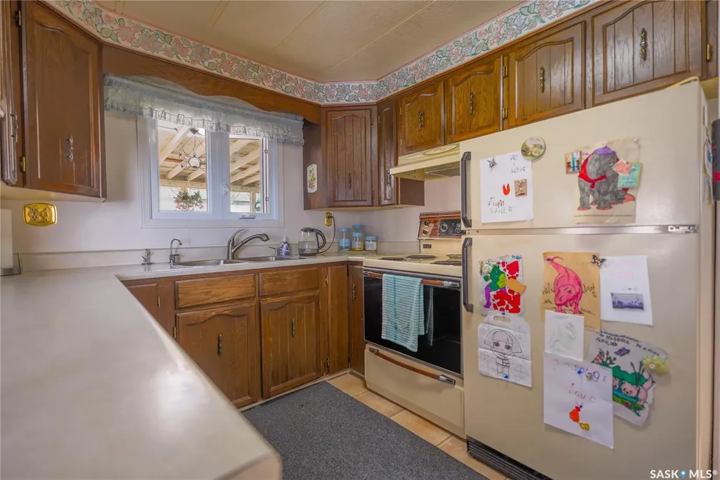 1455 9th Avenue NE Moose Jaw SK S6J 0A9