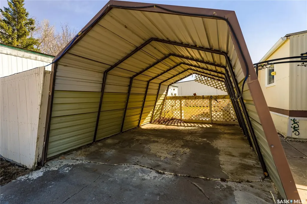 1455 9th Avenue NE Moose Jaw SK S6J 0A9