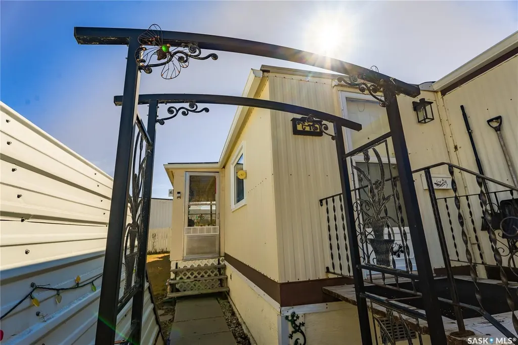 1455 9th Avenue NE Moose Jaw SK S6J 0A9