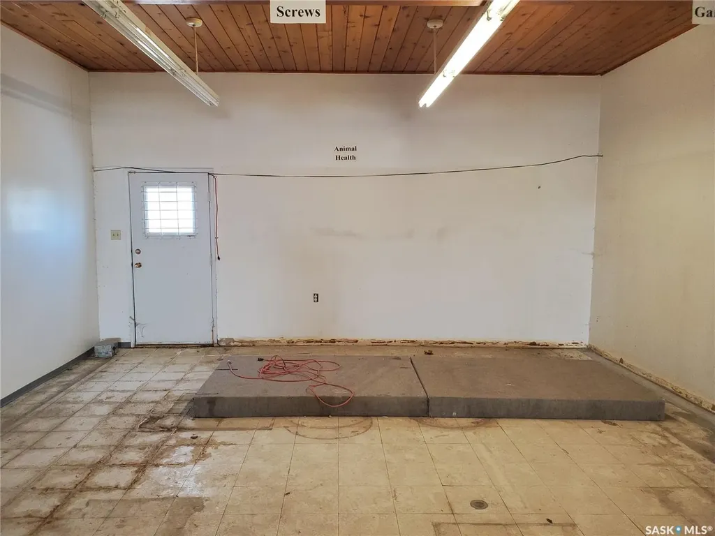 102 Railway Avenue N Cabri SK S0N 0J0