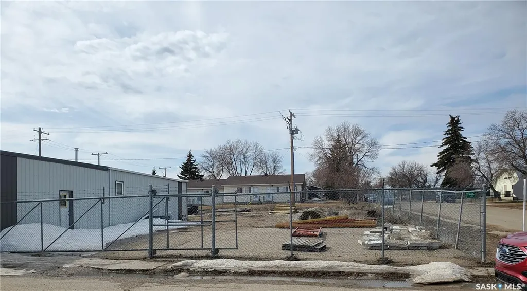 102 Railway Avenue N Cabri SK S0N 0J0