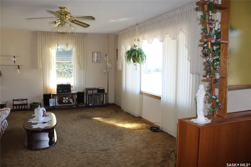 702 2nd Street W Wilkie SK S0K 4W0