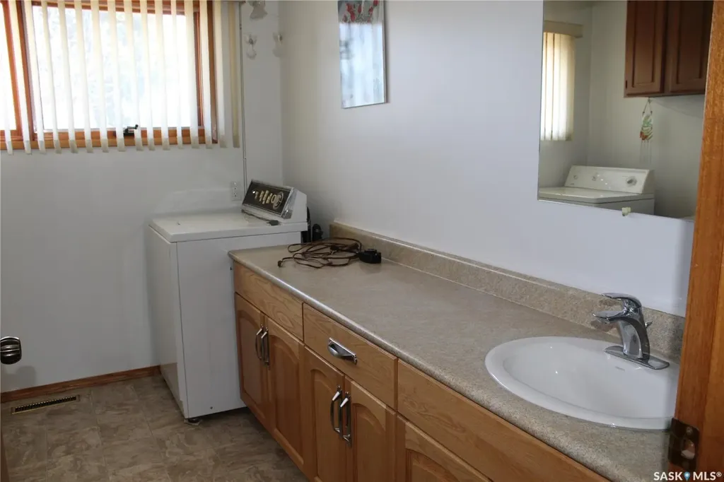 702 2nd Street W Wilkie SK S0K 4W0