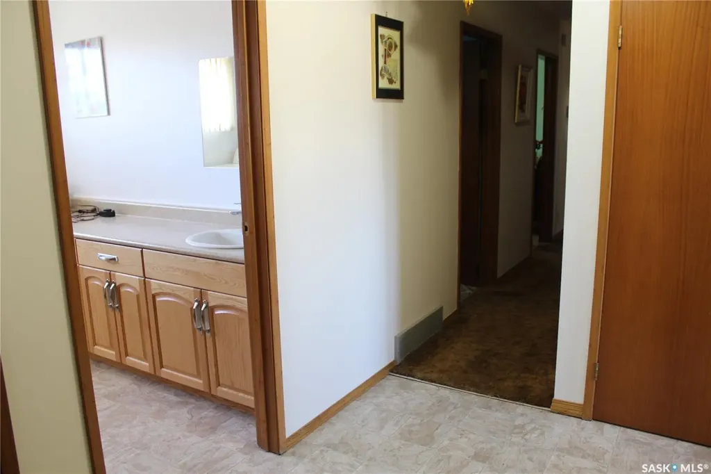702 2nd Street W Wilkie SK S0K 4W0
