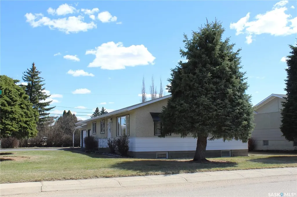 702 2nd Street W Wilkie SK S0K 4W0