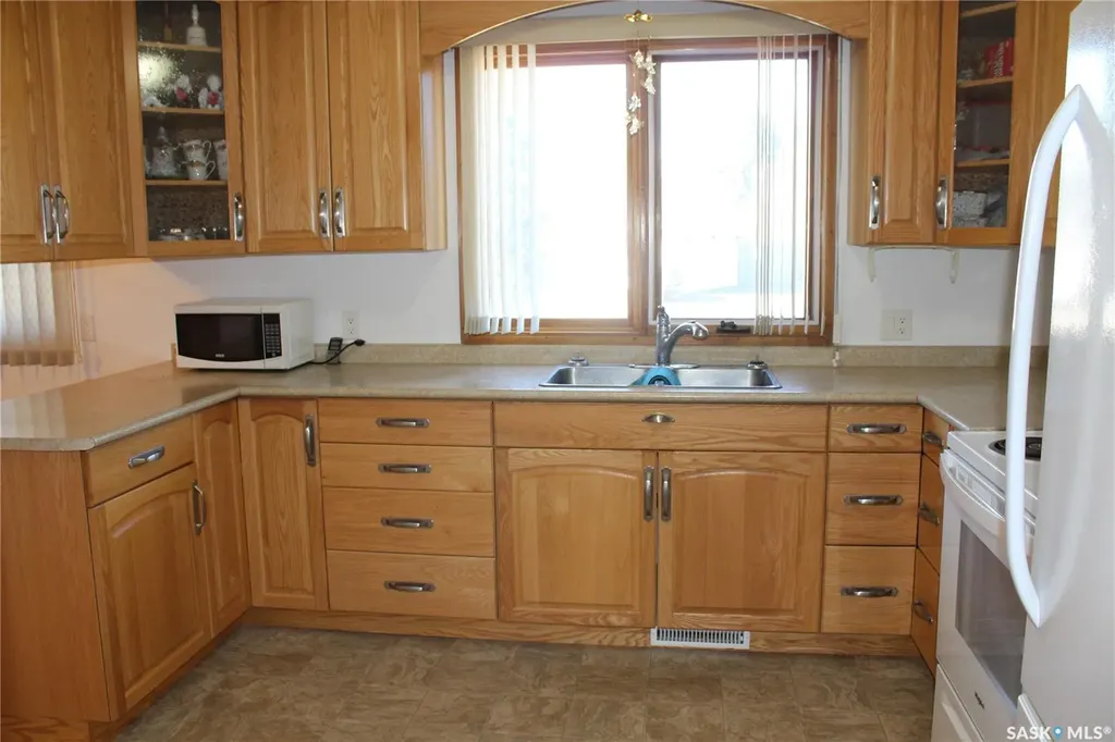 702 2nd Street W Wilkie SK S0K 4W0