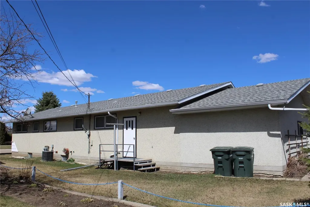 702 2nd Street W Wilkie SK S0K 4W0