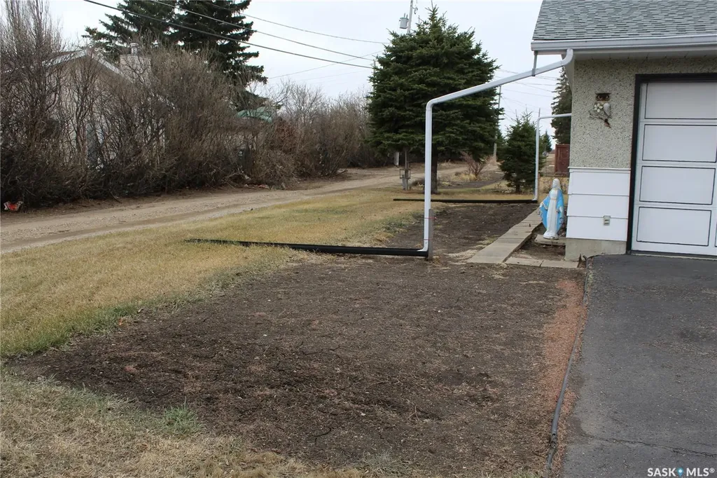 702 2nd Street W Wilkie SK S0K 4W0