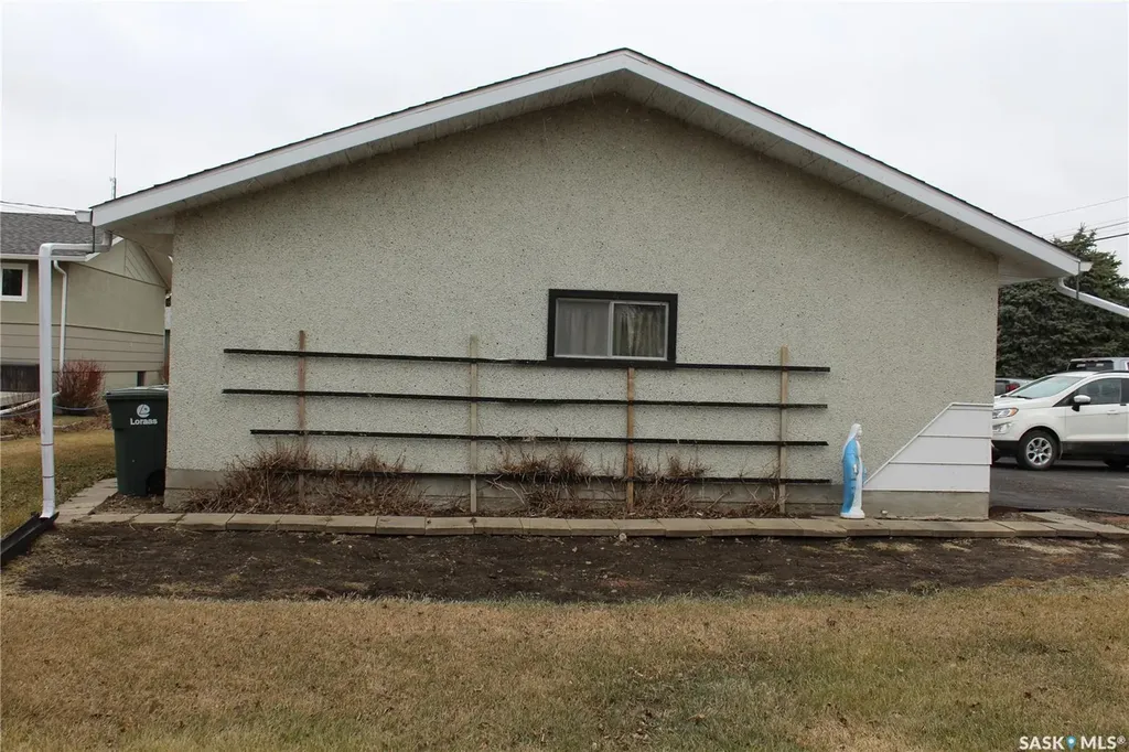 702 2nd Street W Wilkie SK S0K 4W0
