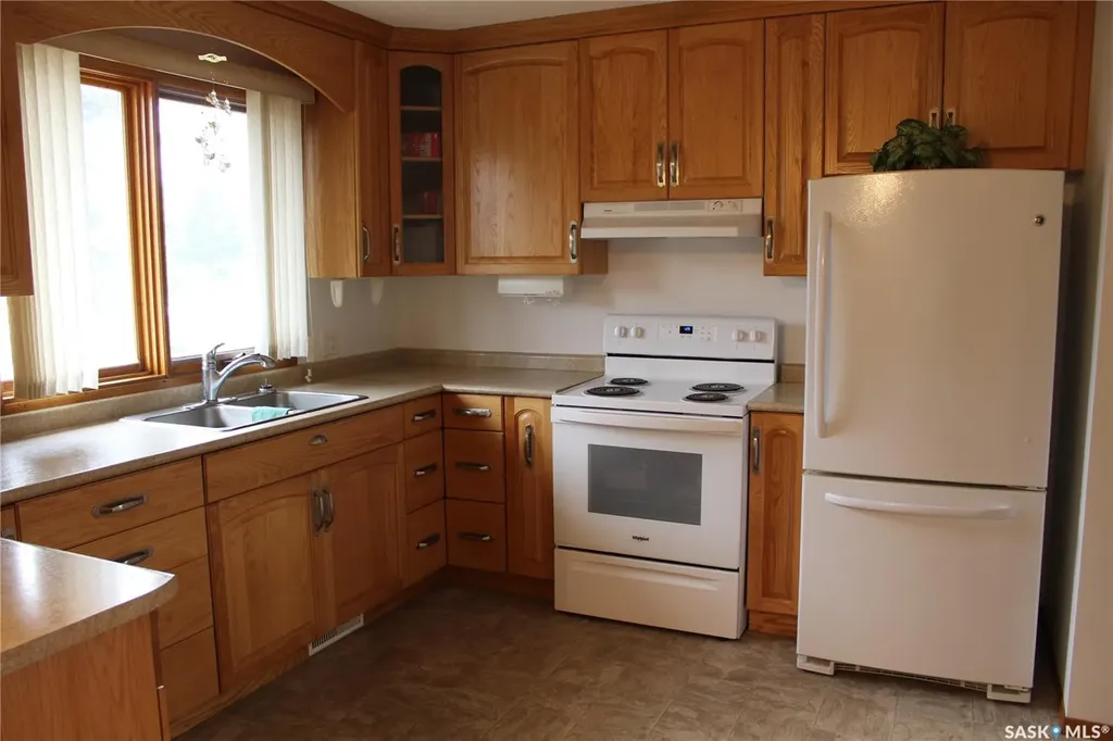 702 2nd Street W Wilkie SK S0K 4W0