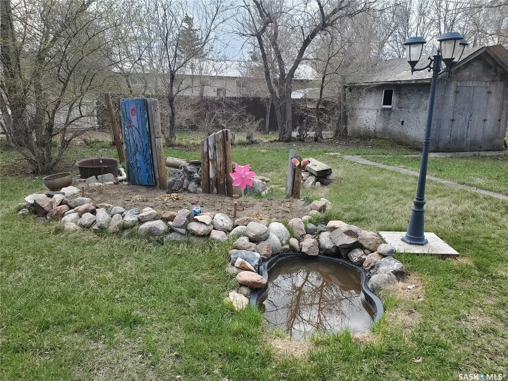 321 1st Street W Ponteix SK S0N 1Z0