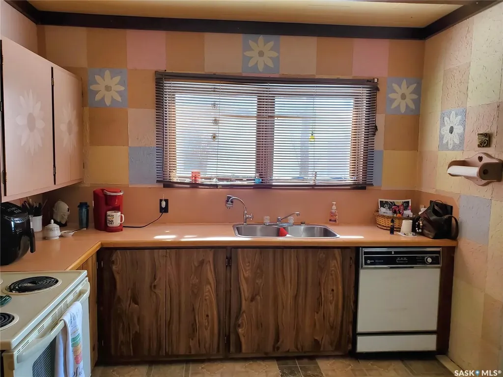 321 1st Street W Ponteix SK S0N 1Z0