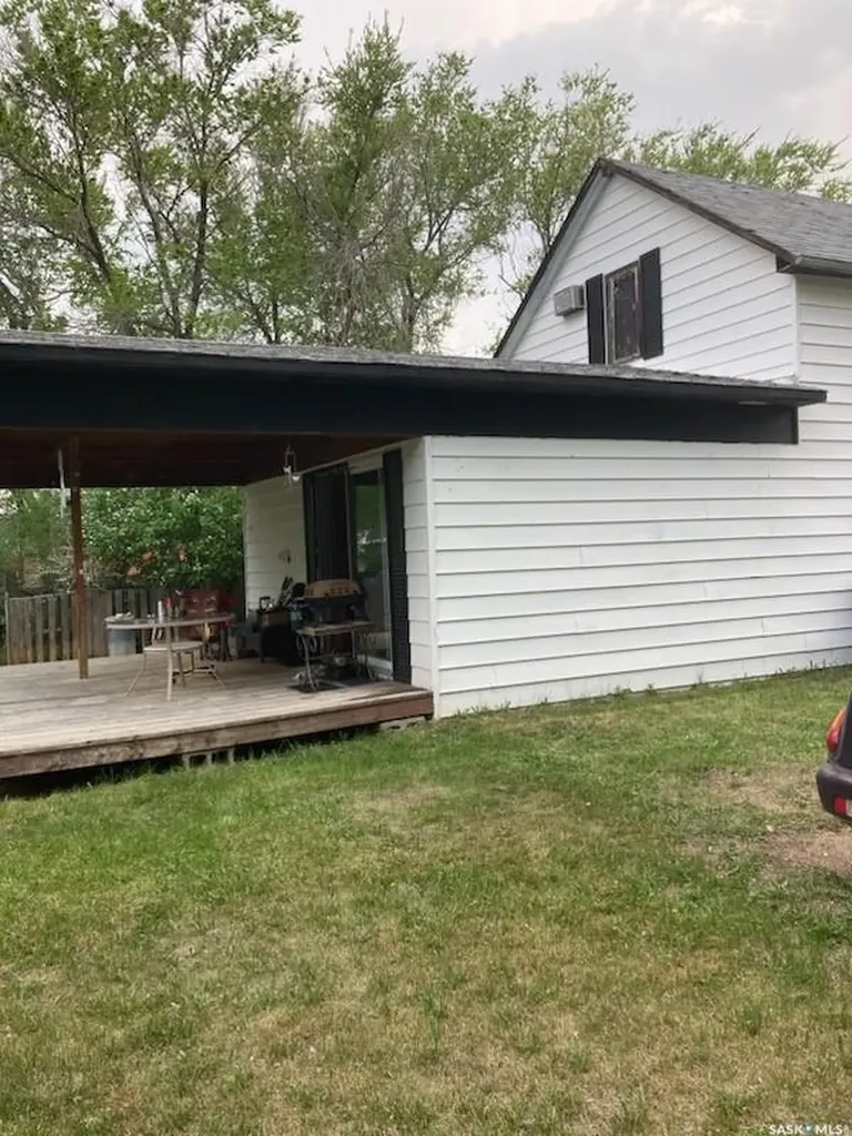 321 1st Street W Ponteix SK S0N 1Z0