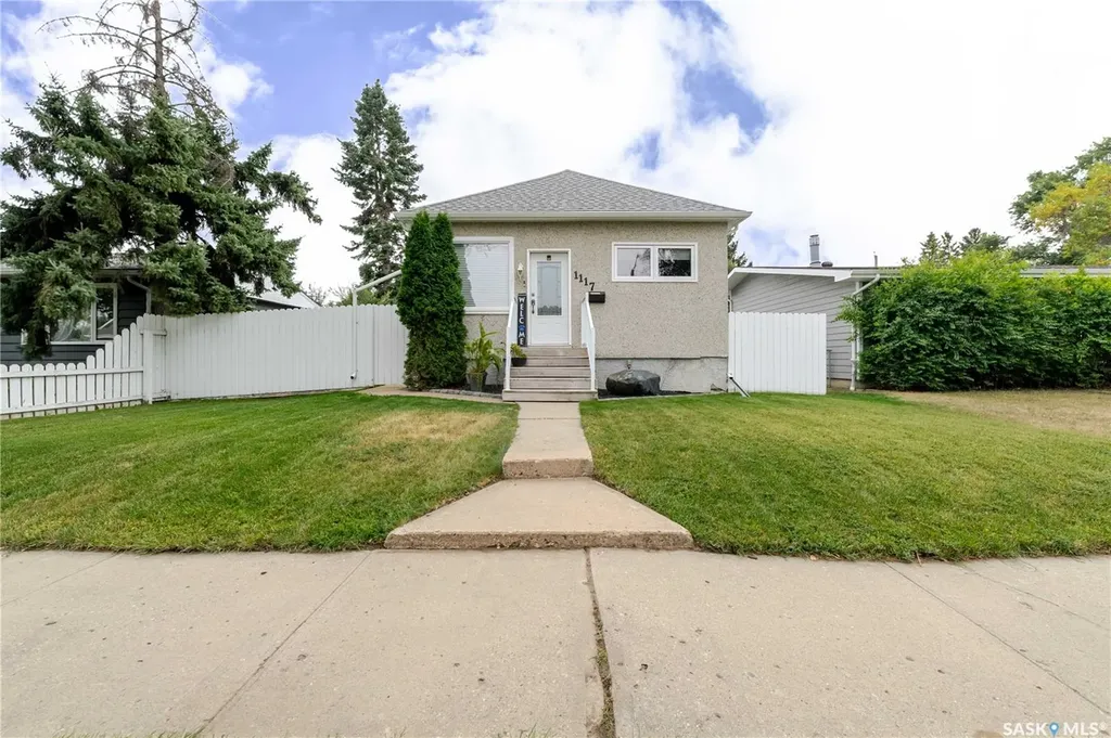 1117 Iroquois Street W Moose Jaw SK S6H 5C1
