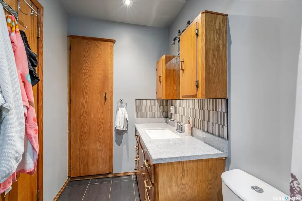 1117 Iroquois Street W Moose Jaw SK S6H 5C1