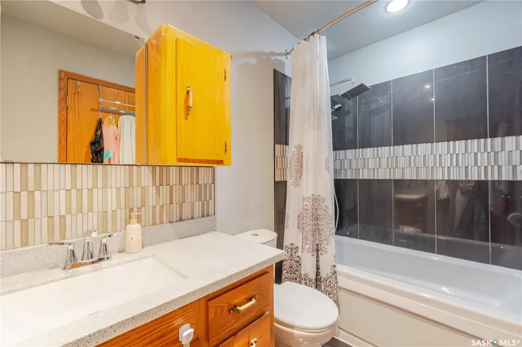1117 Iroquois Street W Moose Jaw SK S6H 5C1