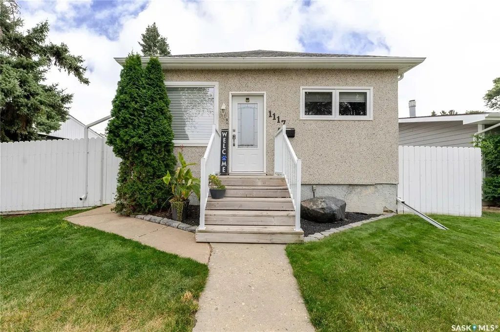 1117 Iroquois Street W Moose Jaw SK S6H 5C1