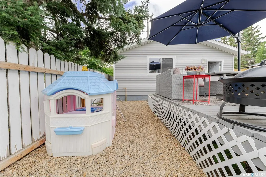 1117 Iroquois Street W Moose Jaw SK S6H 5C1