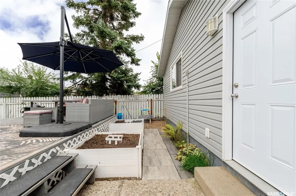 1117 Iroquois Street W Moose Jaw SK S6H 5C1