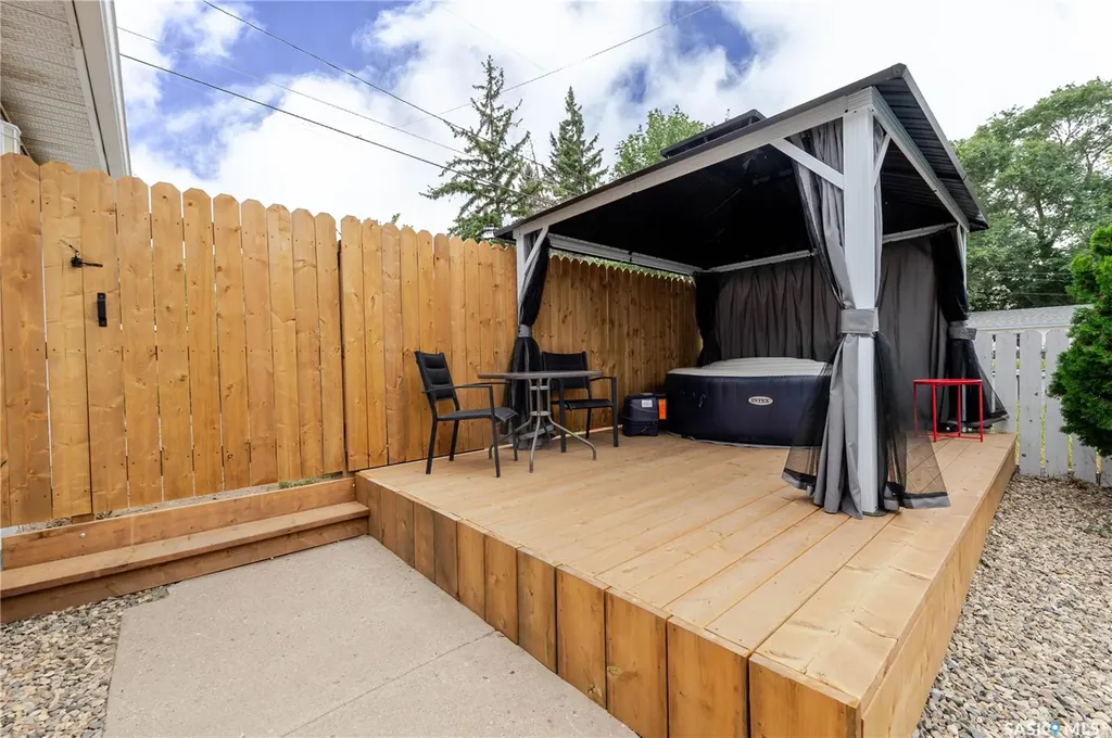 1117 Iroquois Street W Moose Jaw SK S6H 5C1