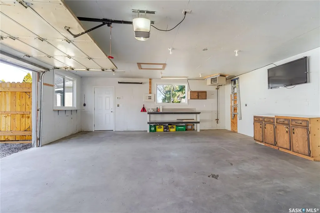 1117 Iroquois Street W Moose Jaw SK S6H 5C1
