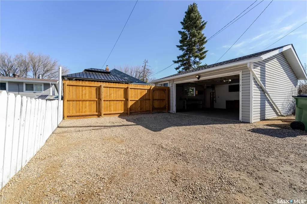 1117 Iroquois Street W Moose Jaw SK S6H 5C1
