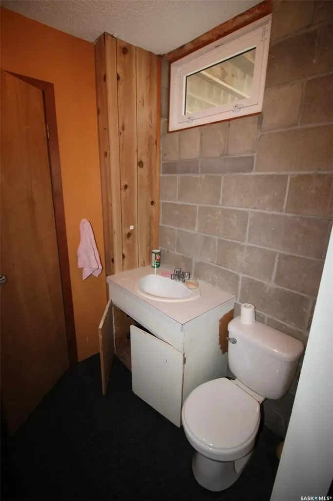128 1st Street E Frontier SK S0N 0W0