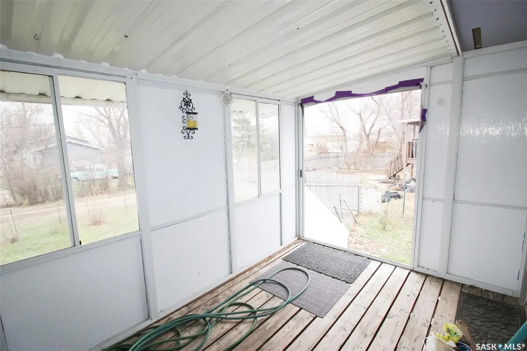 128 1st Street E Frontier SK S0N 0W0