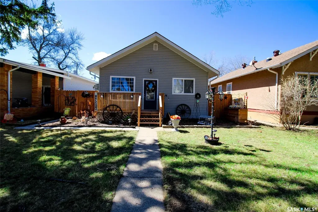 531 1st Street E Shaunavon SK S0N 2M0