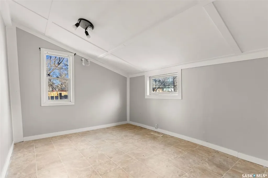 1247 King Street Regina SK S4T 4G1
