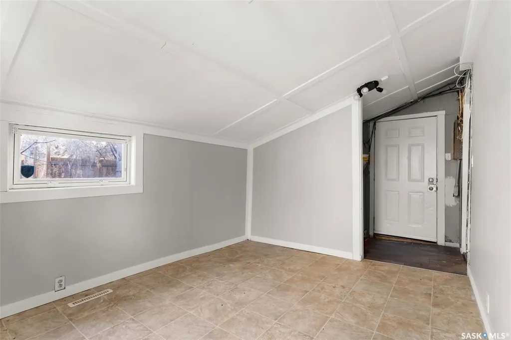 1247 King Street Regina SK S4T 4G1