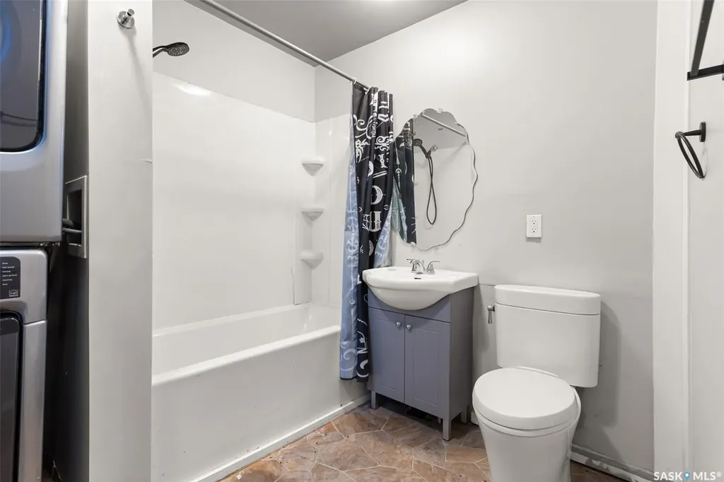 1247 King Street Regina SK S4T 4G1